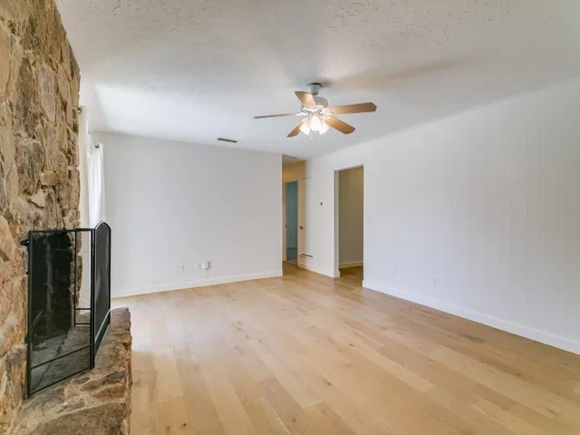 a view of empty room with ceiling fan