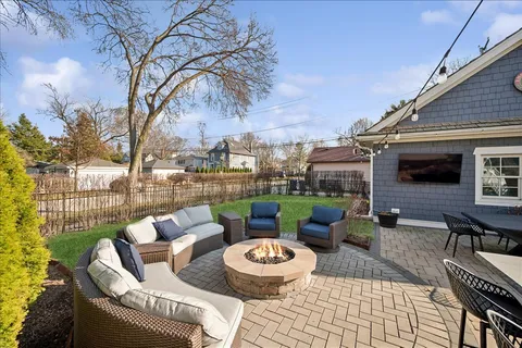 $2,350,000 | 1801 Elmwood Avenue, Wilmette, IL 60091