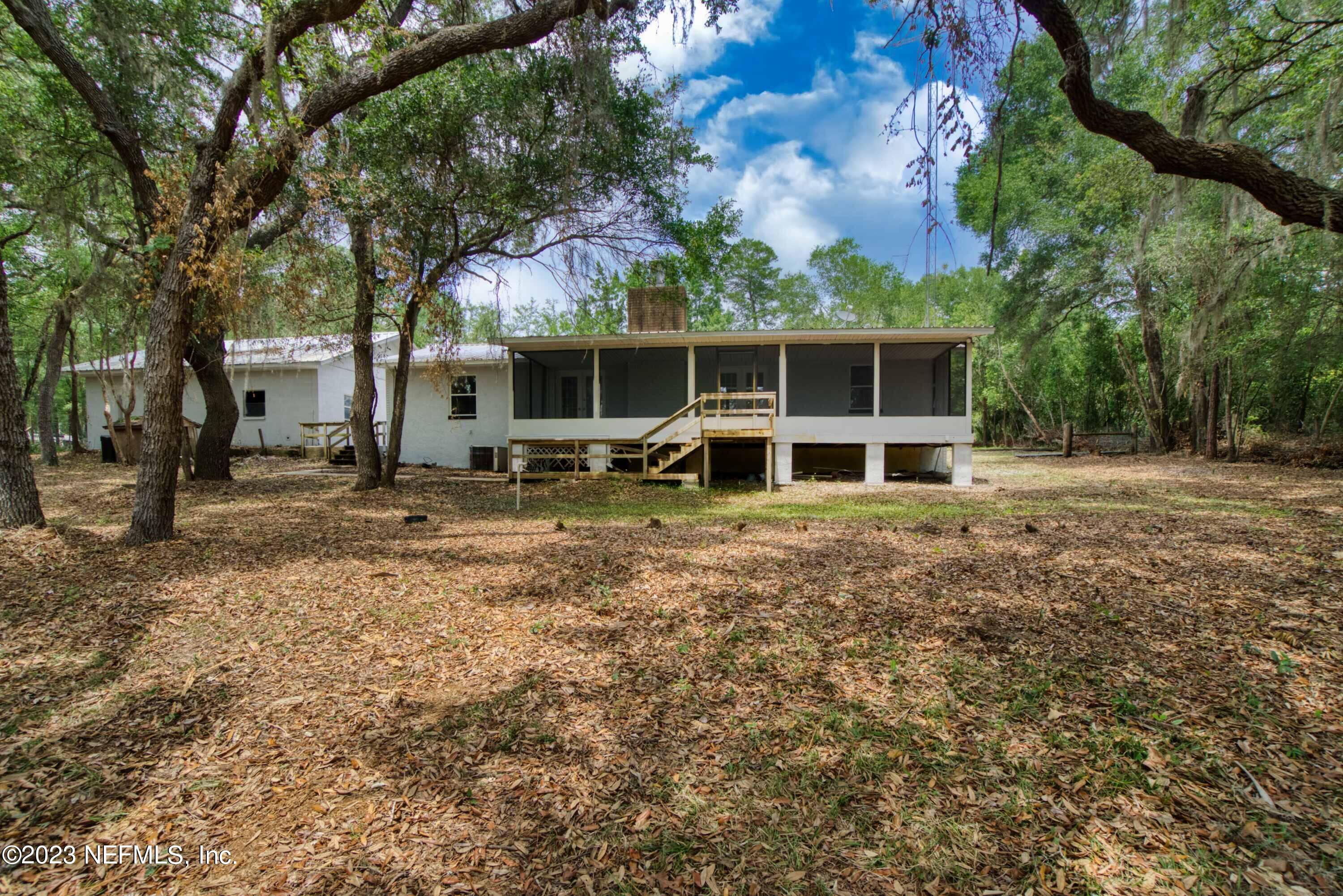 141 West Strickland Road Interlachen, FL 32148 - Photo 8 of 70 141 W Strickland Rd - _18