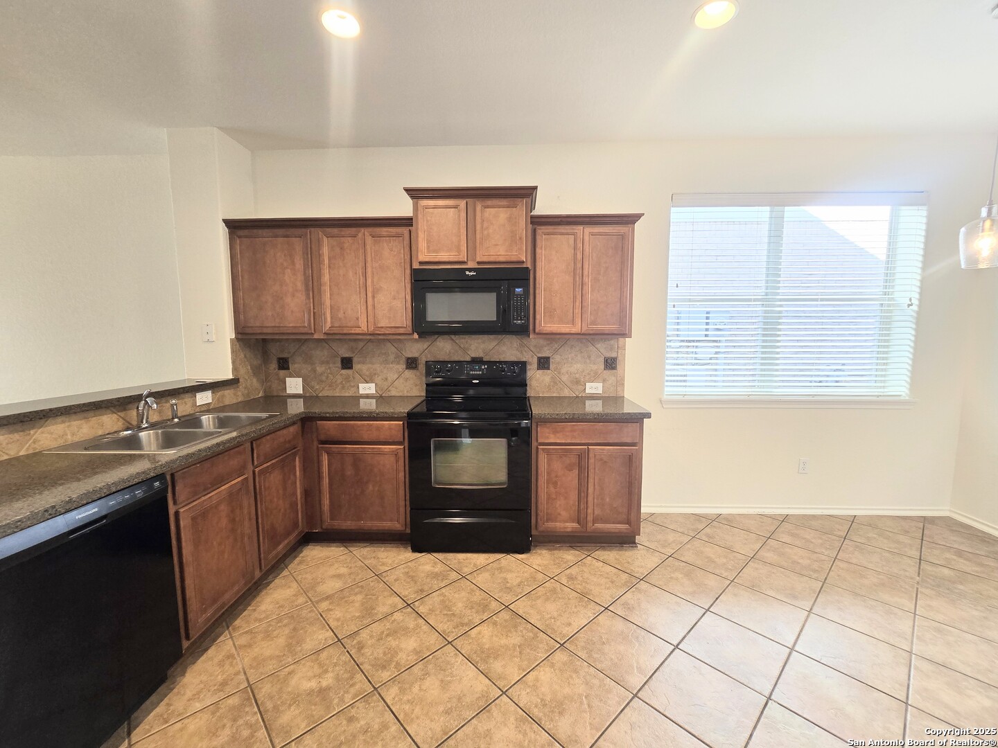 3639 Bennington Way San Antonio, TX 78261 - Photo 15 of 35