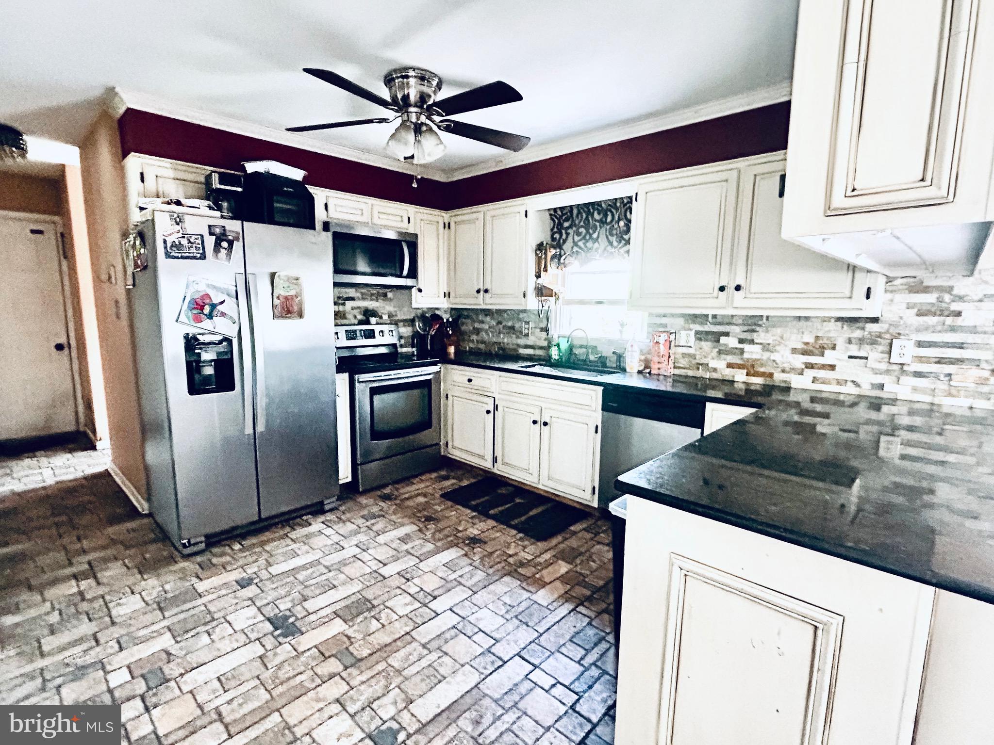 371 Schoffers Road Reading, PA 19606 - Photo 4 of 10 Gallery Image 4