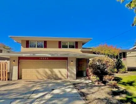 $227,000 | 19252 Oakwood Avenue, Lansing, IL 60438
