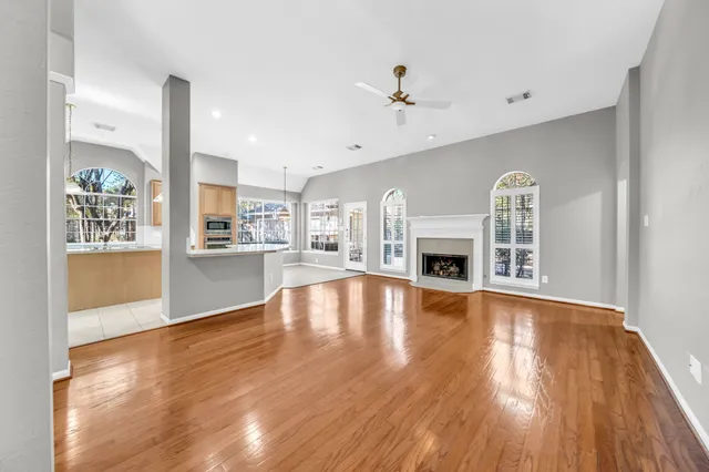 $2,950 | 34 Sparklewood Place, The Woodlands, TX 77381