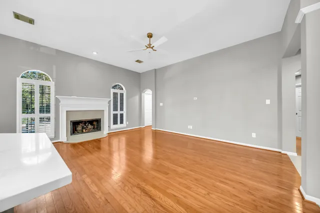 $2,950 | 34 Sparklewood Place, The Woodlands, TX 77381