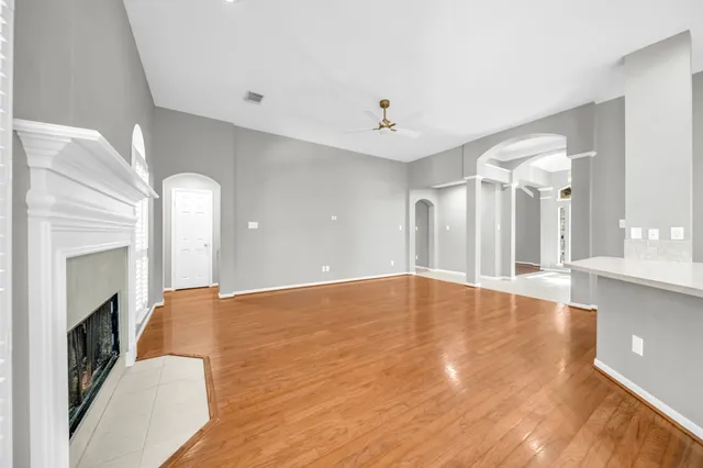 $2,950 | 34 Sparklewood Place, The Woodlands, TX 77381