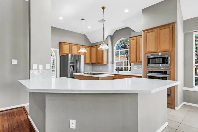 $2,950 | 34 Sparklewood Place, The Woodlands, TX 77381