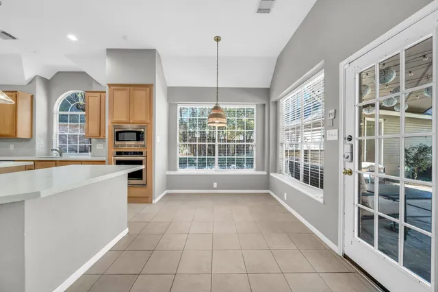 $2,950 | 34 Sparklewood Place, The Woodlands, TX 77381