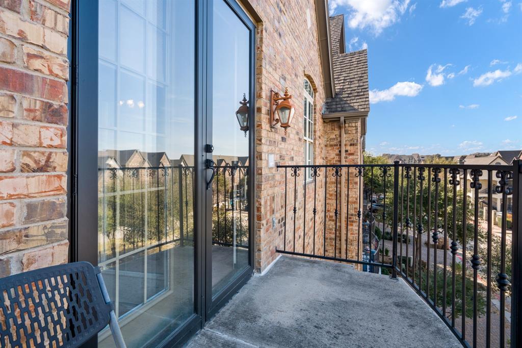 554 Rockingham Drive Irving, TX 75063 - Photo 31 of 34 a view of a balcony