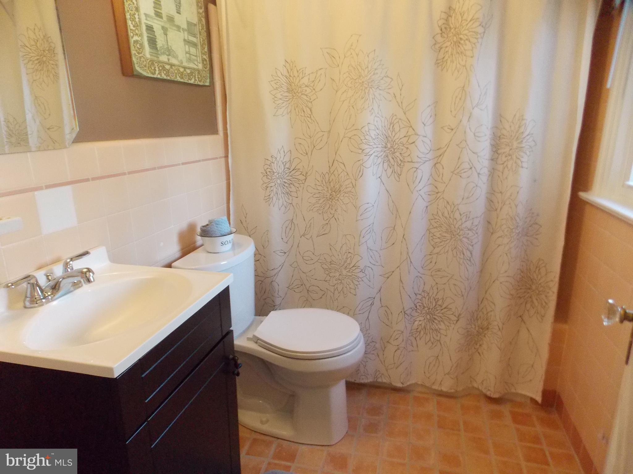 329 Lynbrooke Road Springfield, PA 19064 - Photo 22 of 36 Hall Bath