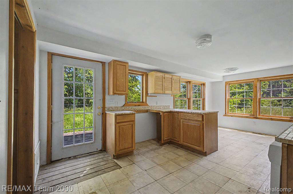 2145 Oakville Waltz Road New Boston, MI 48164 - Photo 35 of 56