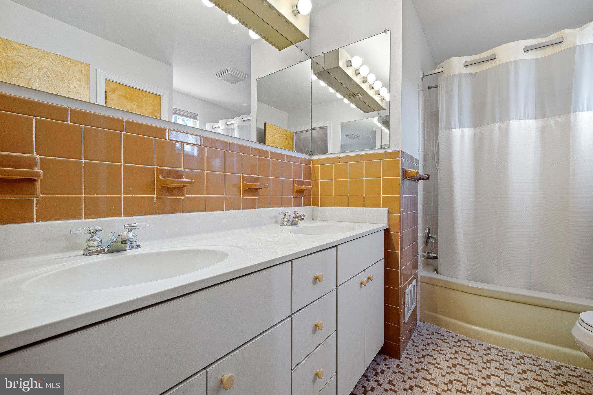 2409 Sweet Briar Road Wilmington, DE 19810 - Photo 21 of 27 Hall bathroom with double vanity