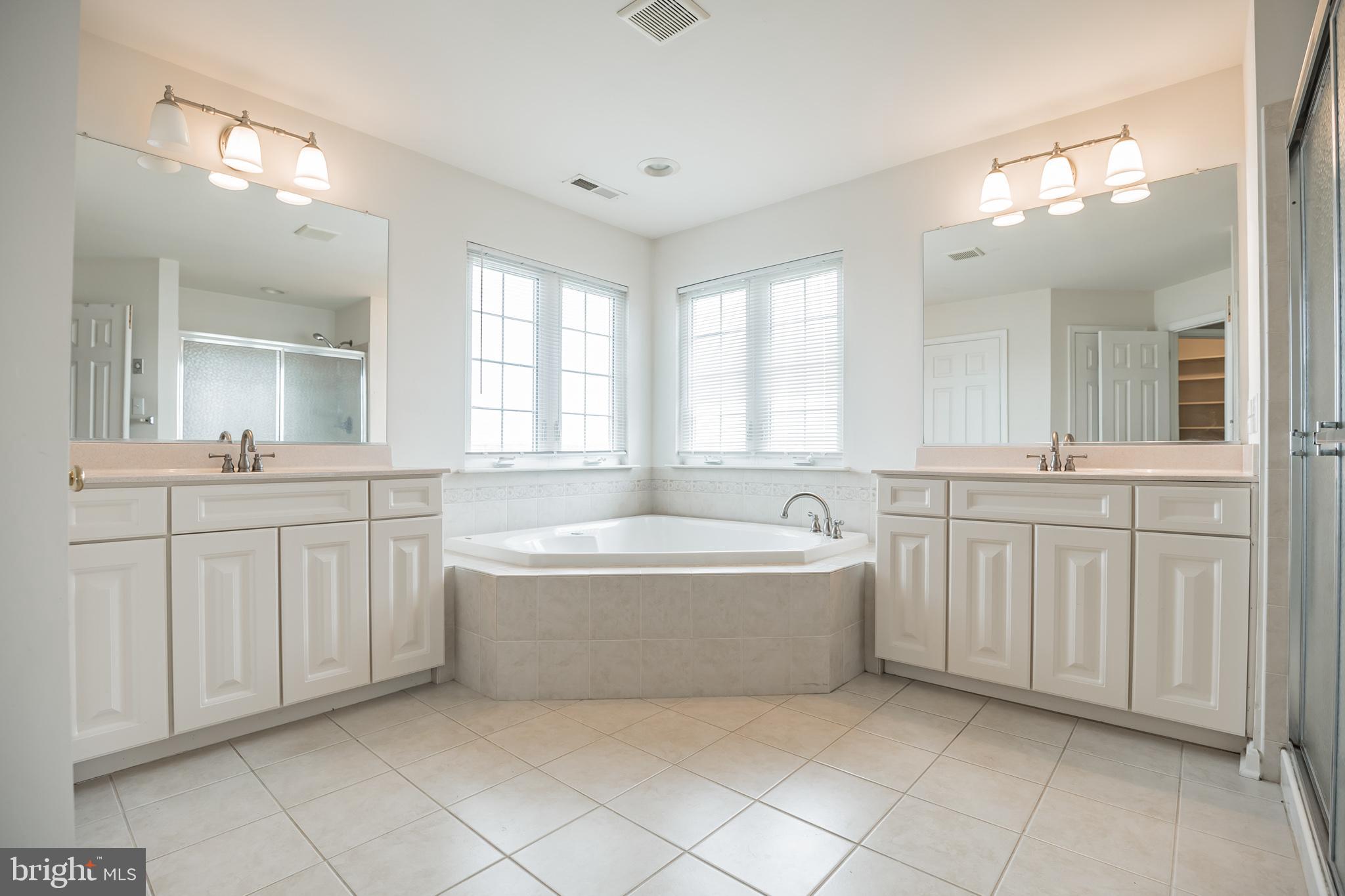 29 Mullen Drive Sicklerville, NJ 08081 - Photo 22 of 38 Master Bath