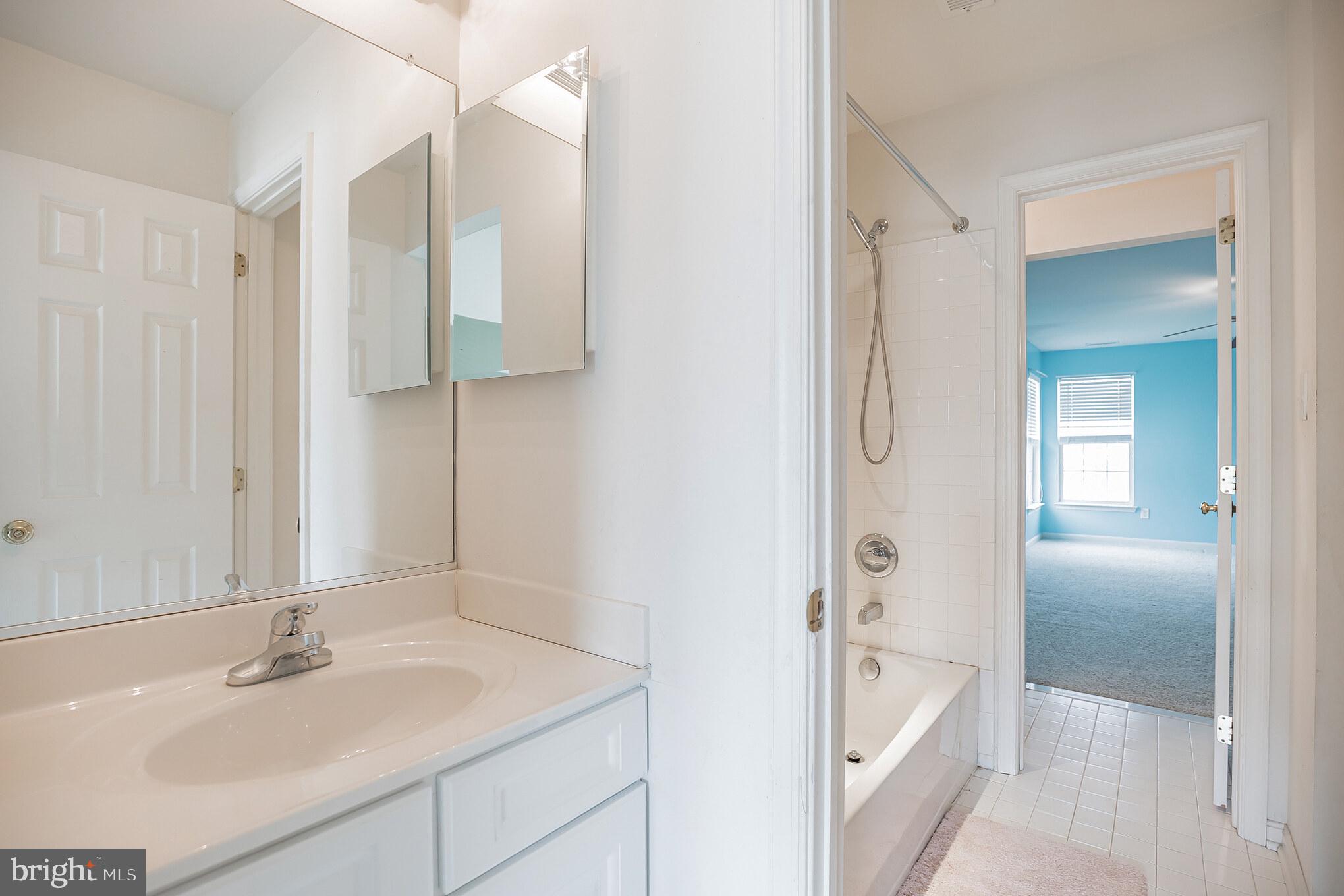 29 Mullen Drive Sicklerville, NJ 08081 - Photo 27 of 38 Jack Jill Full Bathroom