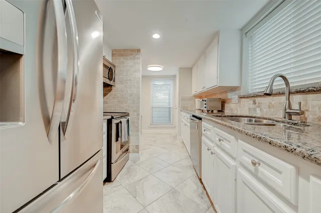 $2,100 | 742 Country Pl Drive, Unit A, Houston, TX 77079