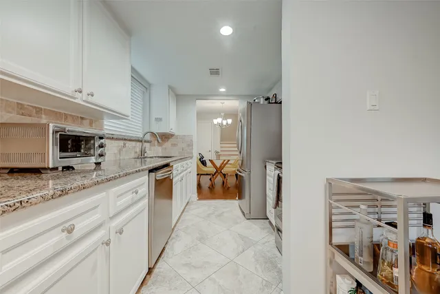 $2,100 | 742 Country Pl Drive, Unit A, Houston, TX 77079