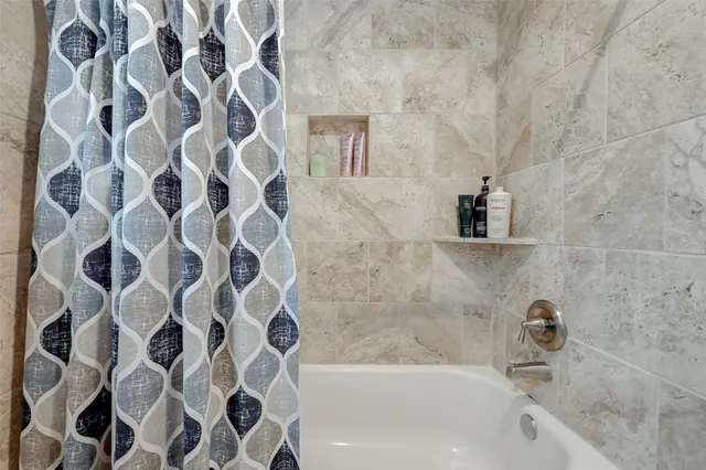 $2,100 | 742 Country Pl Drive, Unit A, Houston, TX 77079