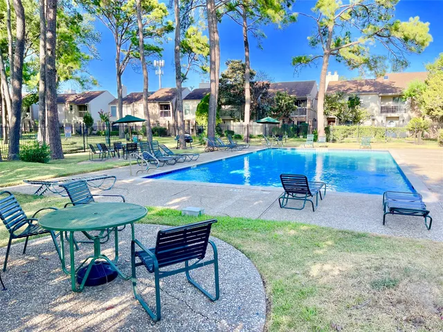 $2,100 | 742 Country Pl Drive, Unit A, Houston, TX 77079