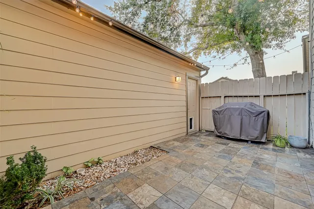 $2,100 | 742 Country Pl Drive, Unit A, Houston, TX 77079