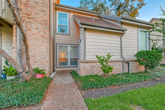 $2,100 | 742 Country Pl Drive, Unit A, Houston, TX 77079