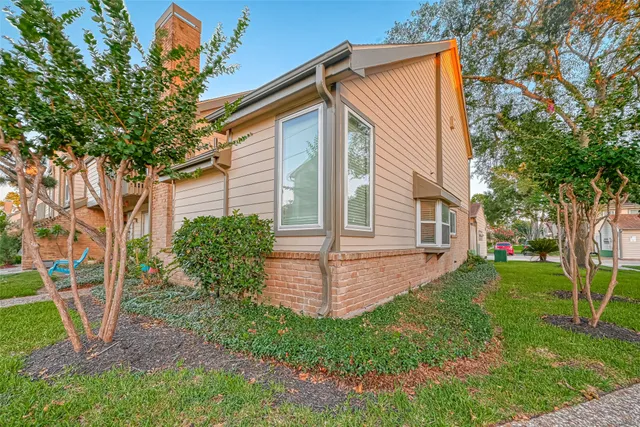 $2,100 | 742 Country Pl Drive, Unit A, Houston, TX 77079