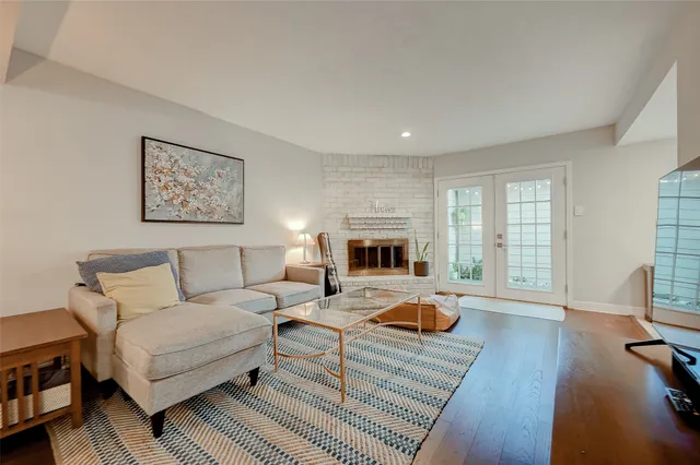 $2,100 | 742 Country Pl Drive, Unit A, Houston, TX 77079