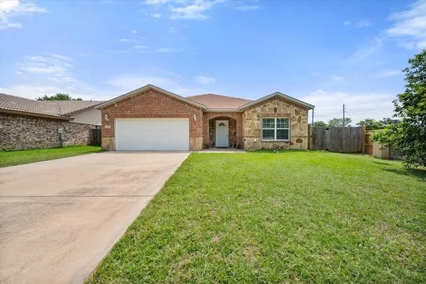 $2,200 | 2919 Allen Court, Arlington, TX 76014