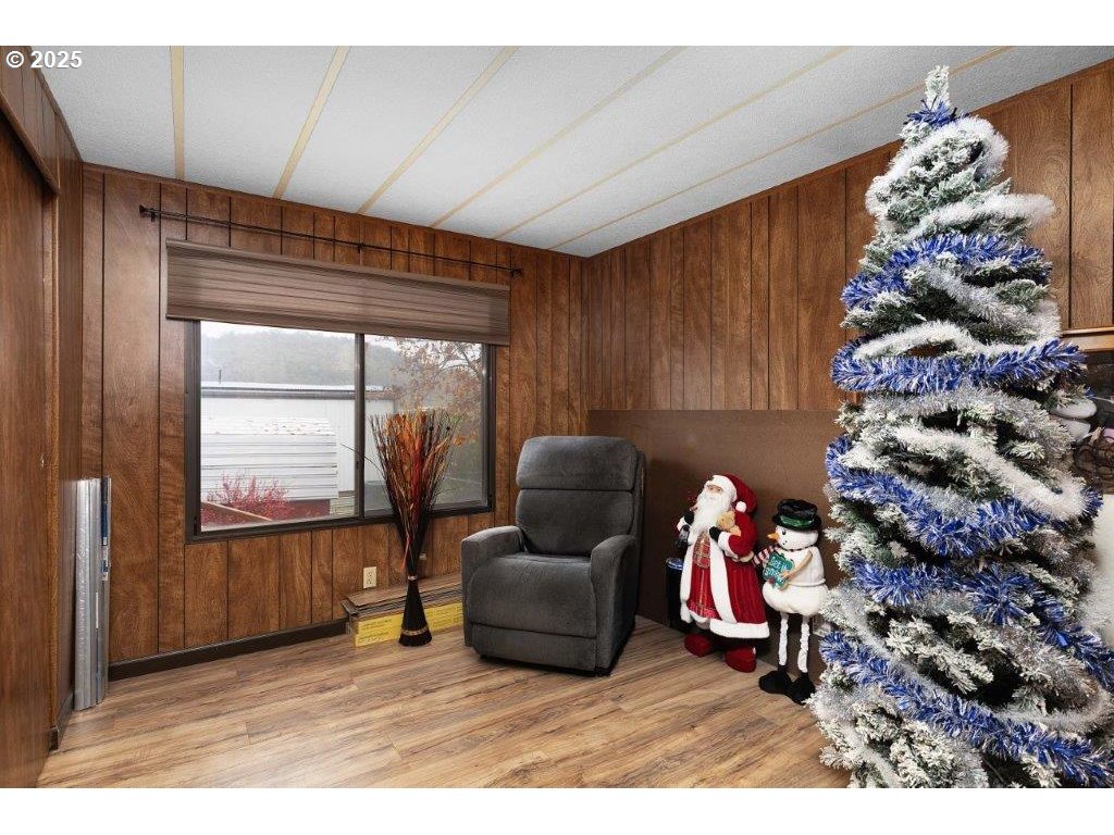 406 Shadow Ranch Lane Roseburg, OR 97470 - Photo 19 of 32 a living room with furniture and a large window