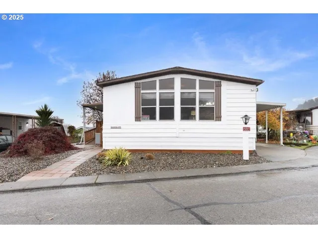a house view with a outdoor space