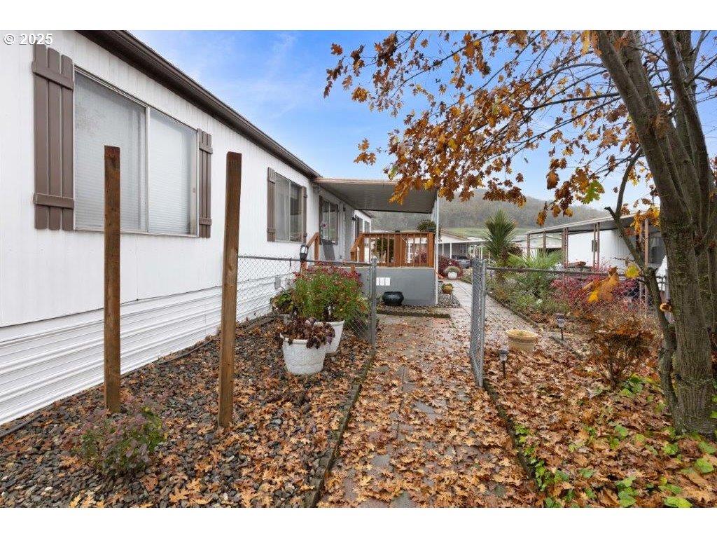 406 Shadow Ranch Lane Roseburg, OR 97470 - Photo 27 of 32 a front view of a house with garden