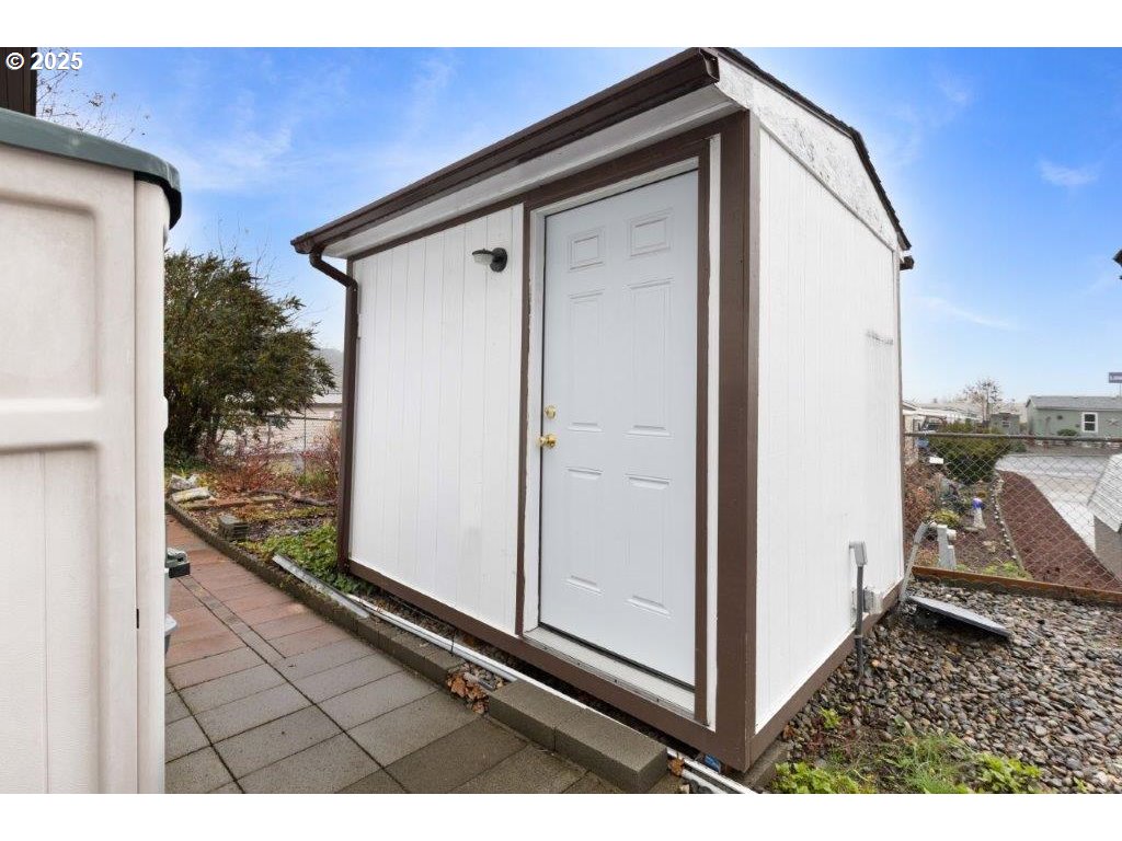406 Shadow Ranch Lane Roseburg, OR 97470 - Photo 31 of 32 a view of car garage