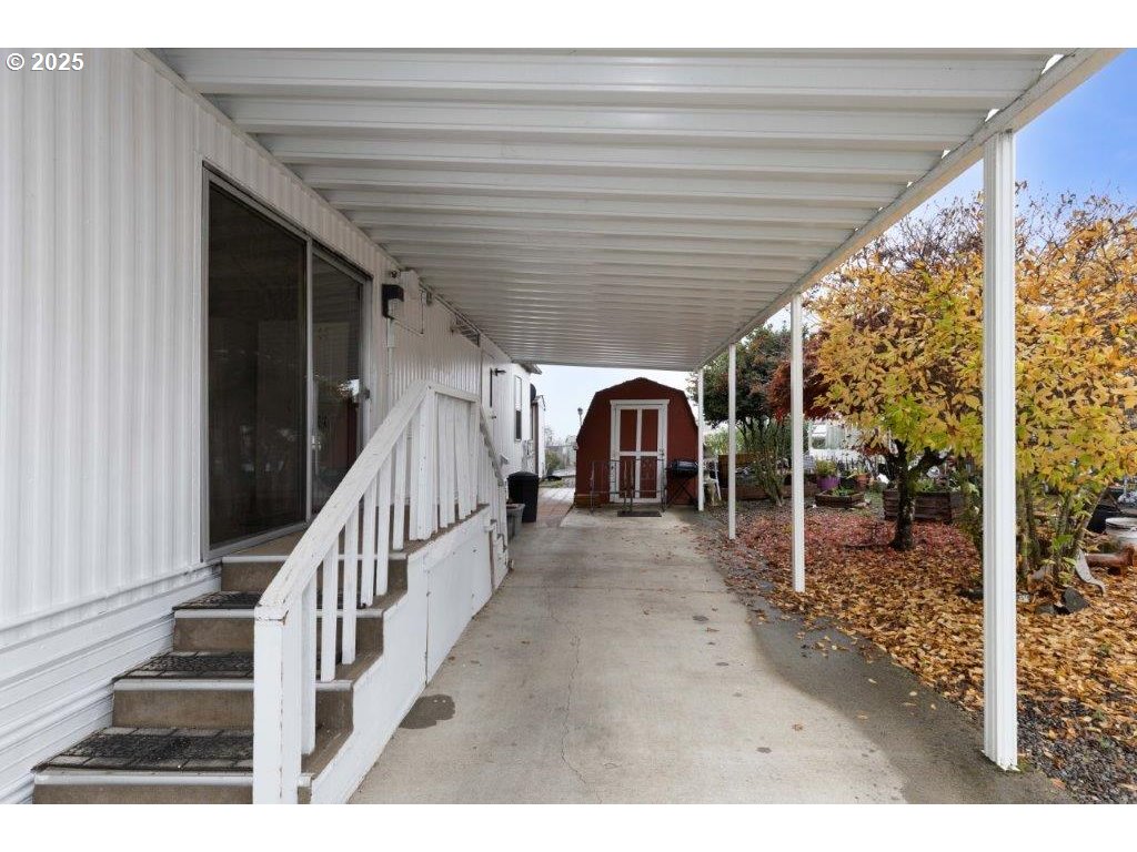 406 Shadow Ranch Lane Roseburg, OR 97470 - Photo 32 of 32 a view of a porch
