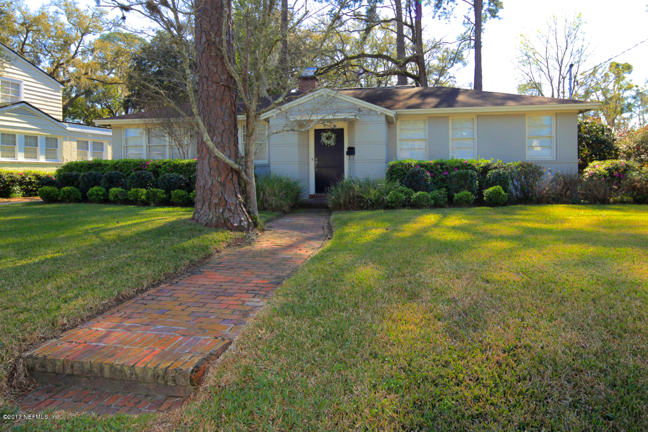 1334 Pinetree Road Jacksonville, FL 32207 - Photo 1 of 22 Front