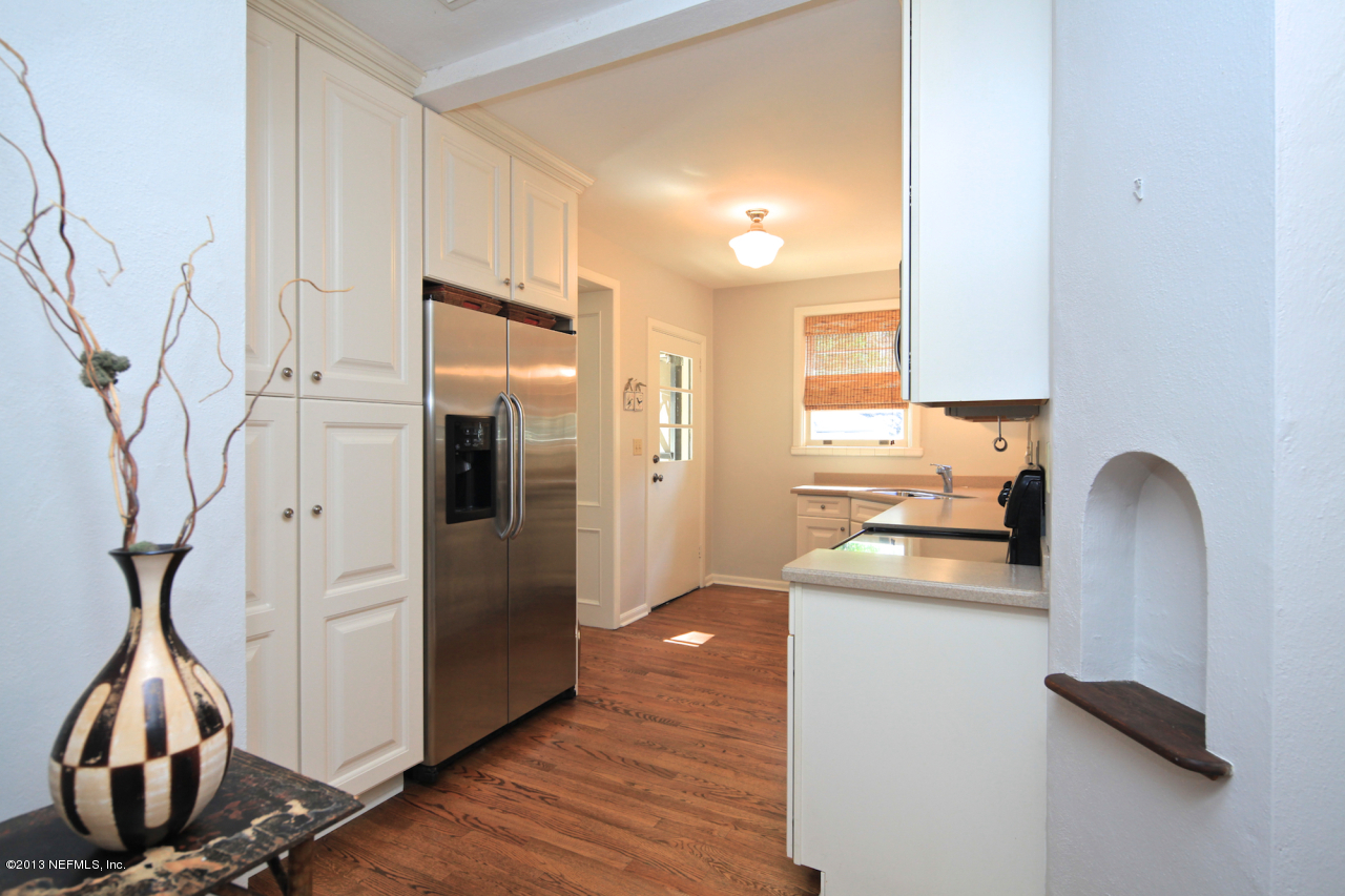 1334 Pinetree Road Jacksonville, FL 32207 - Photo 3 of 22 Kitchen