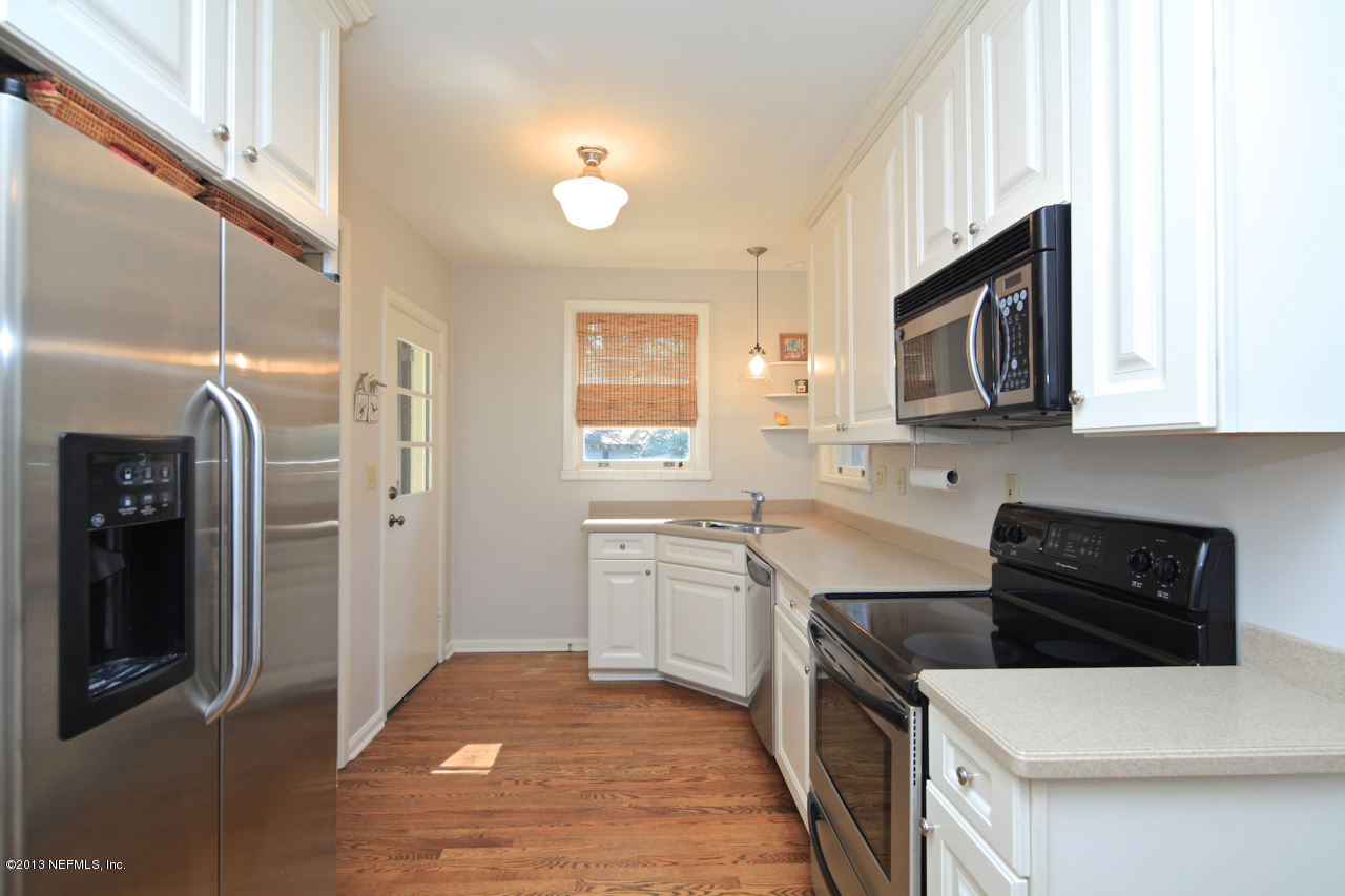 1334 Pinetree Road Jacksonville, FL 32207 - Photo 4 of 22 Kitchen2