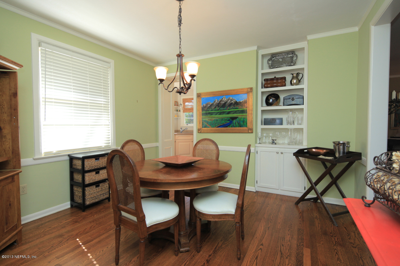 1334 Pinetree Road Jacksonville, FL 32207 - Photo 8 of 22 Dining