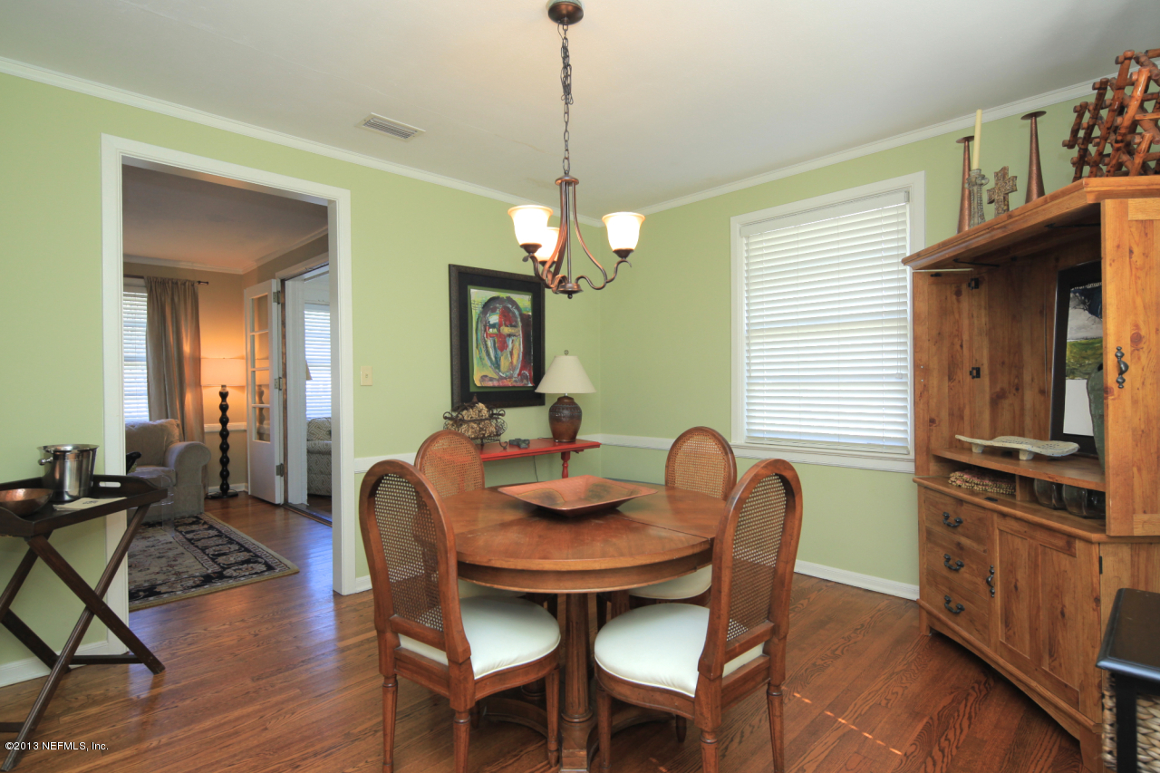 1334 Pinetree Road Jacksonville, FL 32207 - Photo 9 of 22 Dining2