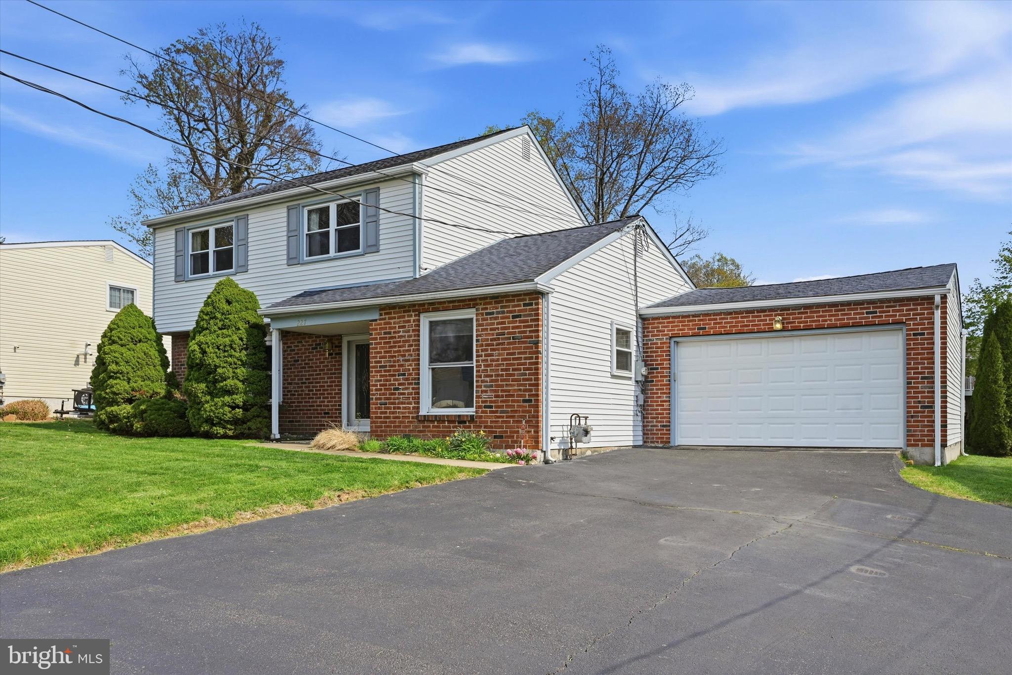 227 Tuscany Road Aston, PA 19014 - Photo 3 of 25 Gallery Image 3