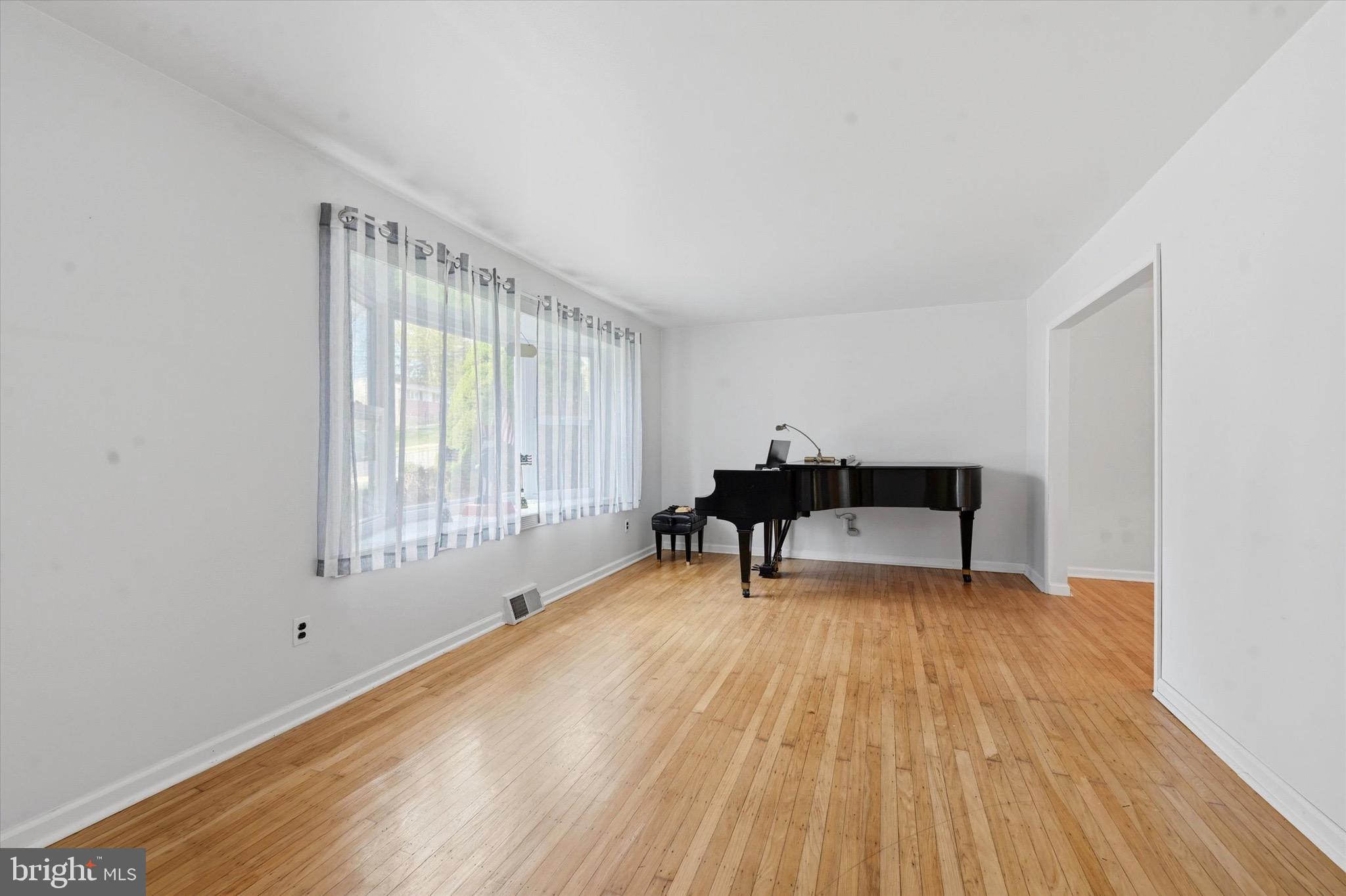227 Tuscany Road Aston, PA 19014 - Photo 5 of 25 Gallery Image 5