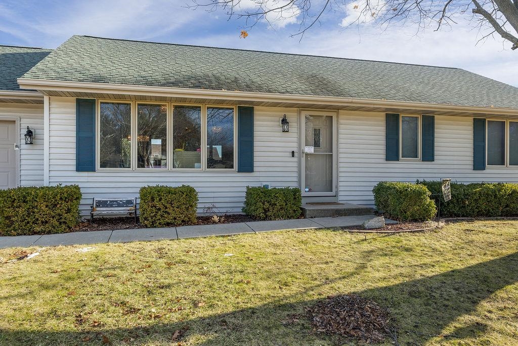 2210 North Wright Road Janesville, WI 53546 - Photo 3 of 29