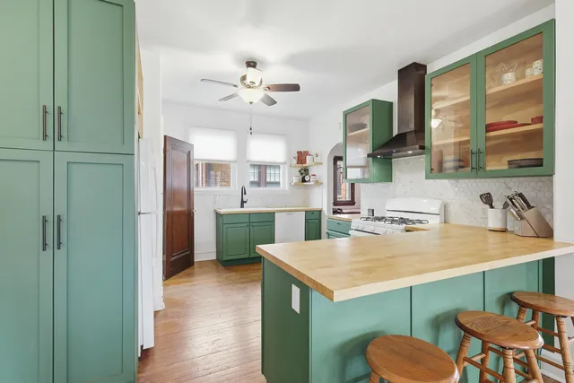 $215,000 | 2911 21st Avenue, Rock Island, IL 61201