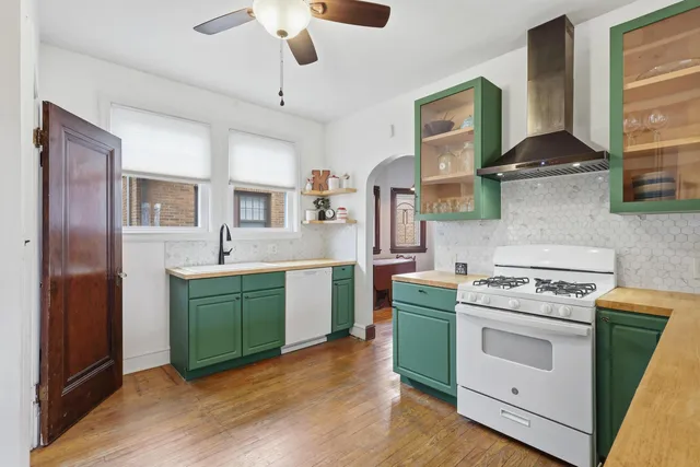 $215,000 | 2911 21st Avenue, Rock Island, IL 61201