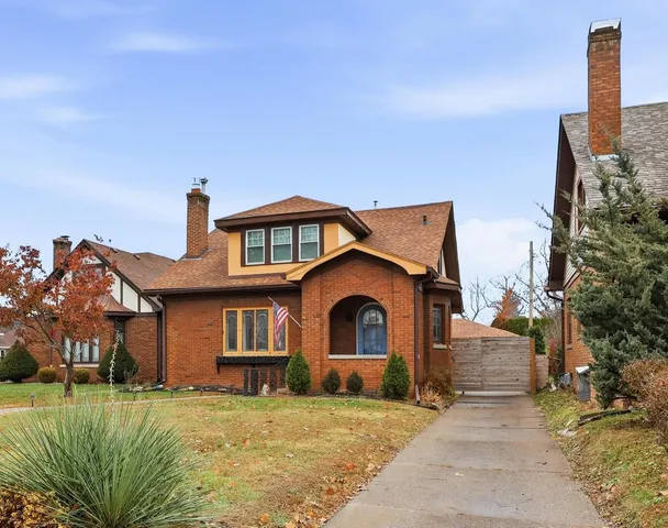 $215,000 | 2911 21st Avenue, Rock Island, IL 61201