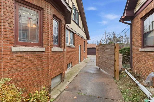 $215,000 | 2911 21st Avenue, Rock Island, IL 61201