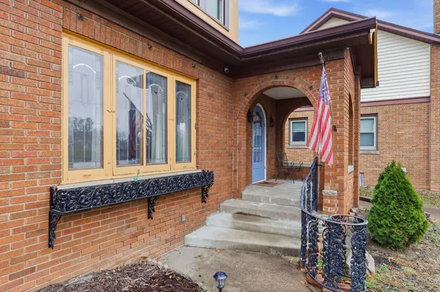 $215,000 | 2911 21st Avenue, Rock Island, IL 61201