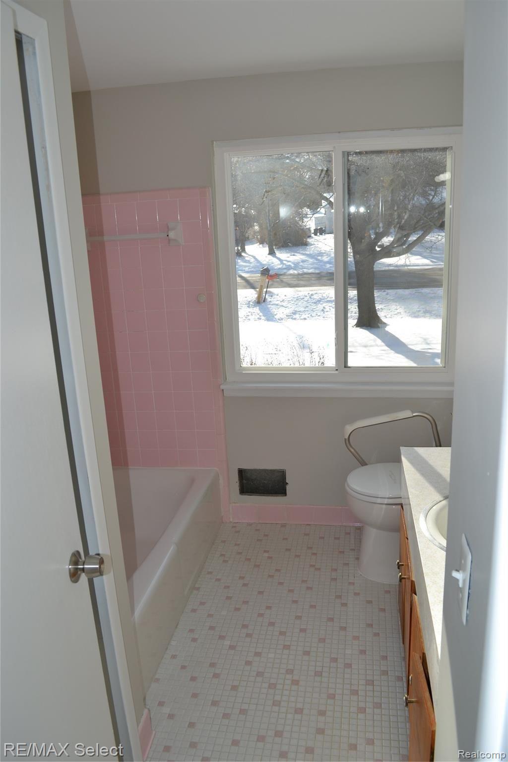339 East River Road Flushing, MI 48433 - Photo 10 of 17 DSC_0005.JPG
