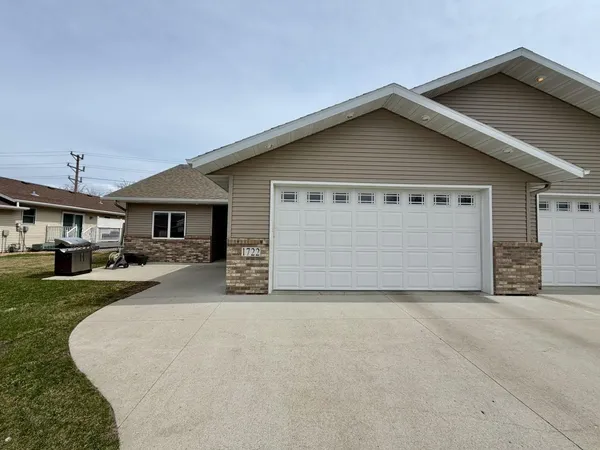 $399,900 | 1722 12th Street North, Wahpeton, ND 58075