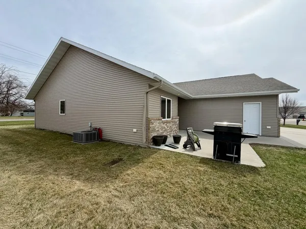 $399,900 | 1722 12th Street North, Wahpeton, ND 58075