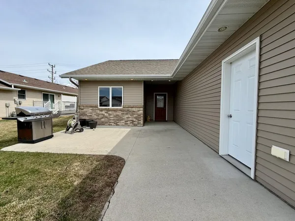 $399,900 | 1722 12th Street North, Wahpeton, ND 58075