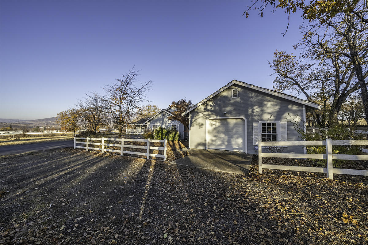 6633 Rapp Lane Talent, OR 97540 - Photo 48 of 58 DSC04227-HDR-2