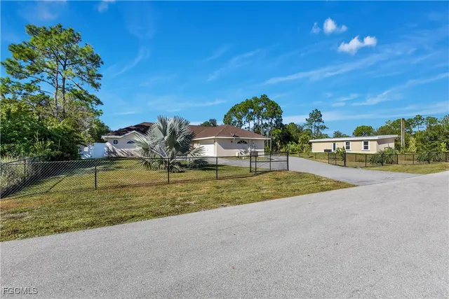 $499,900 | 521 Grant Avenue, Lehigh Acres, FL 33972